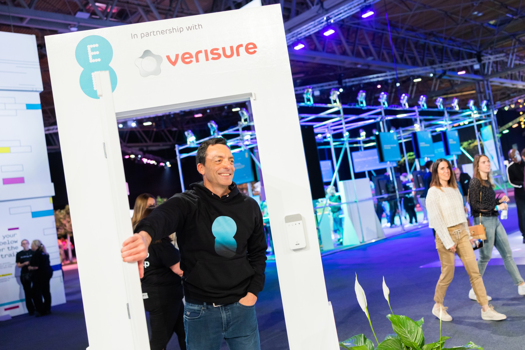 Marc Allera walks through Verisure door Marc Allera walks through Verisure door